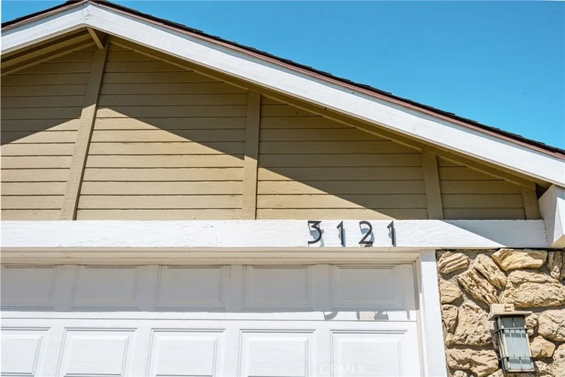 3121 N Hearthside