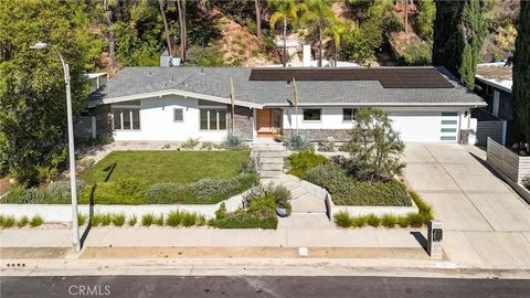 Photo of 4676 Arriba Drive, Tarzana, CA 91356 (MLS # TR25246107) Photo of 4676 Arriba Drive, Tarzana, CA 91356 (MLS # TR25246107)