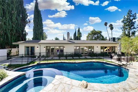 Tiny photo for 4676 Arriba Drive, Tarzana, CA 91356 (MLS # TR25246107)
