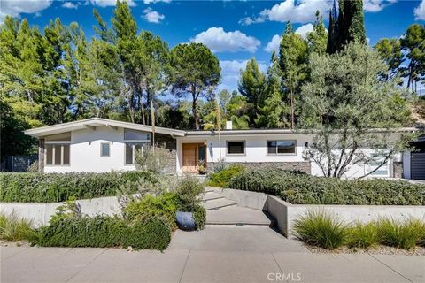 Tiny photo for 4676 Arriba Drive, Tarzana, CA 91356 (MLS # TR25246107)