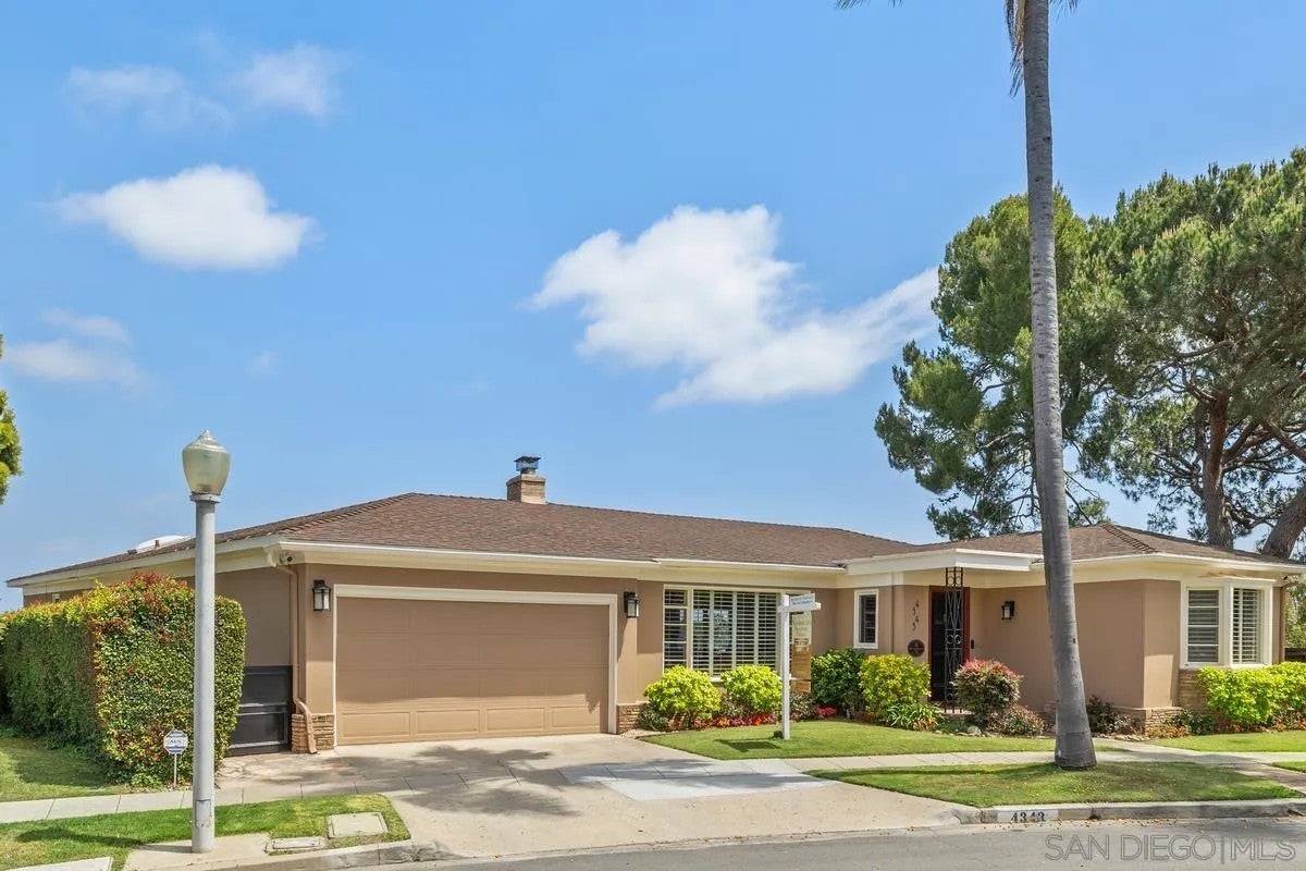 4343 Ridgeway Drive
