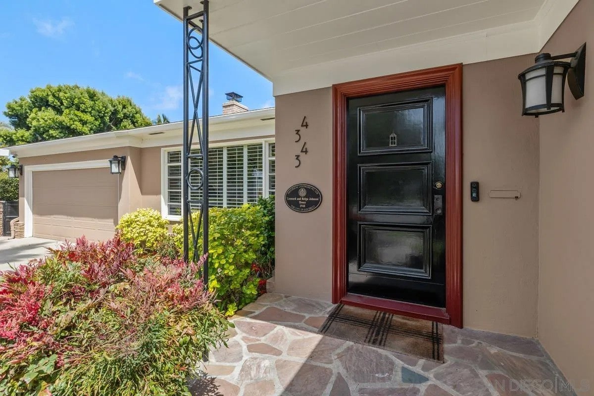 4343 Ridgeway Drive