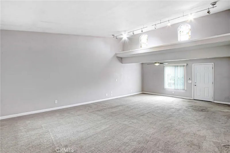 1535 E Hazeltine