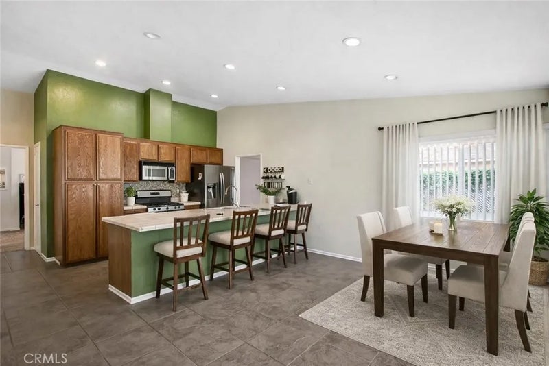 1535 E Hazeltine
