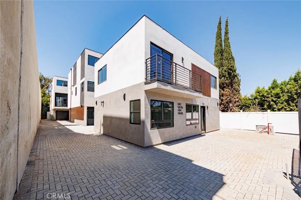 Photo of 1857 Crenshaw Boulevard, Los Angeles, CA 90019 (MLS # BB26009880)