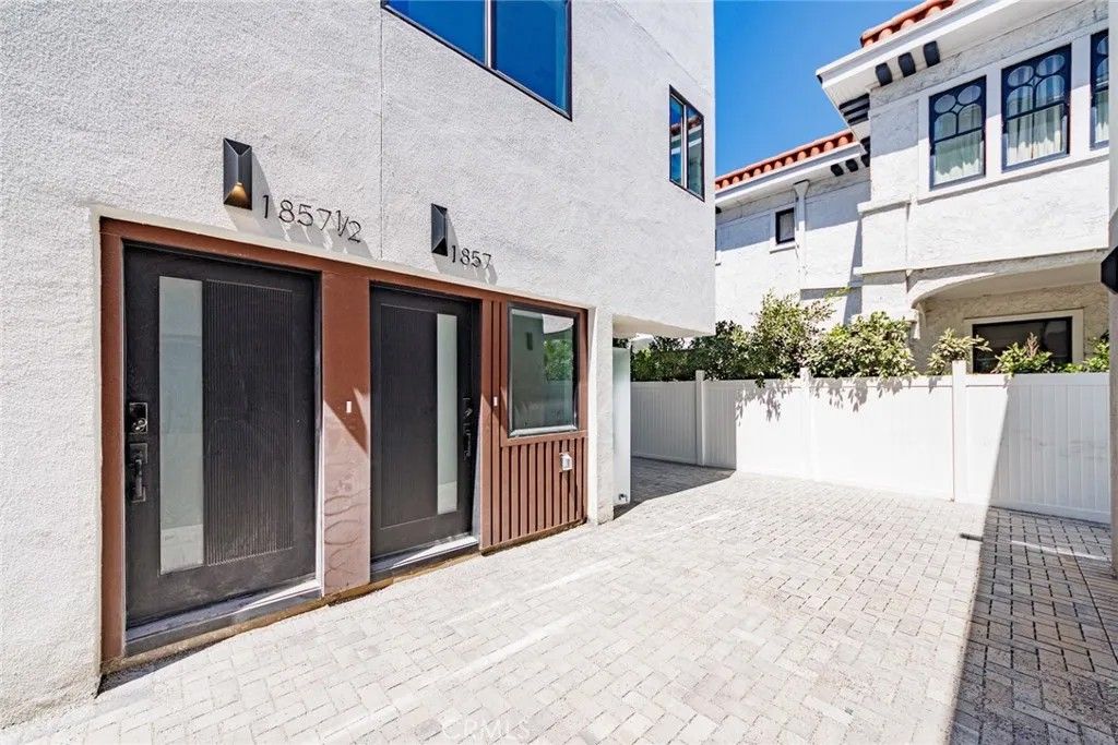 Photo of 1857 Crenshaw Boulevard, Los Angeles, CA 90019 (MLS # BB26009880)