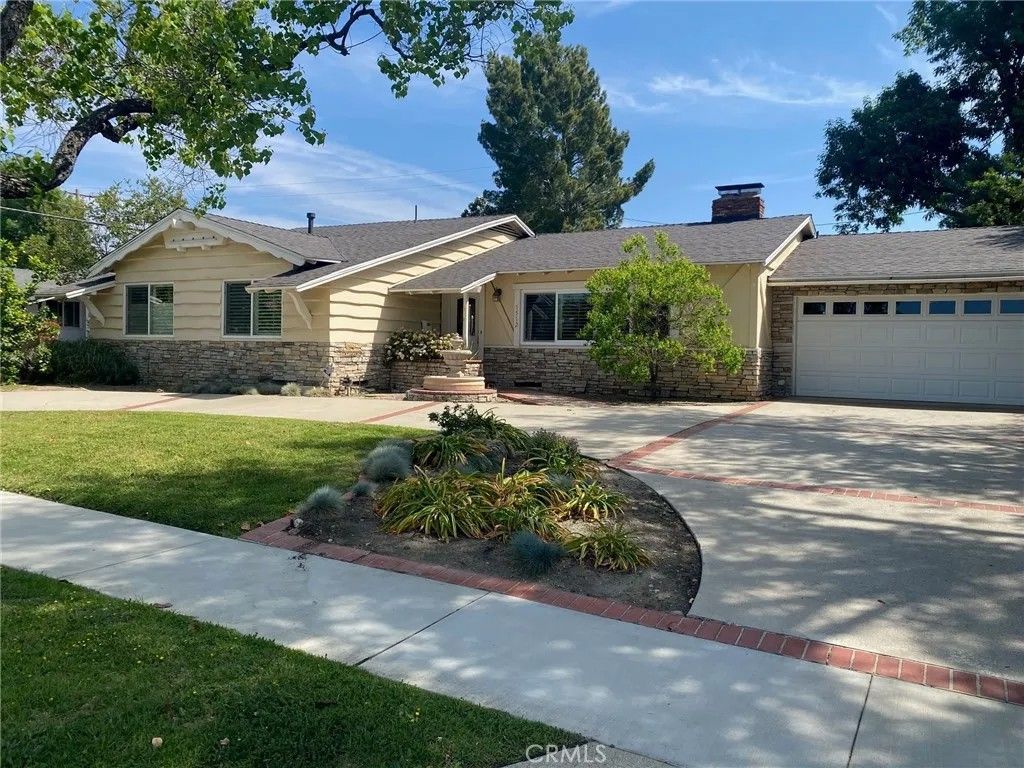 Photo of 1512 Finecroft Dr, Claremont, CA 91711 (MLS # CV26065962)