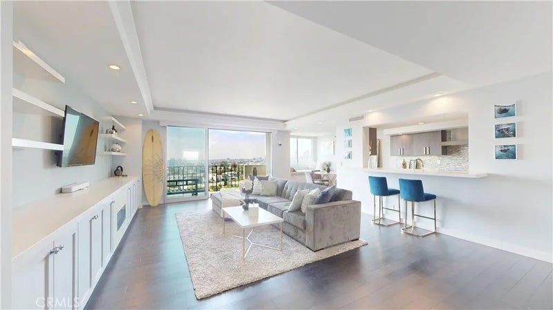 818 N Doheny Drive 908