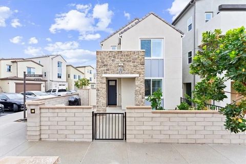 Photo of 511 Sparrowhawk Way, Rancho Mission Viejo, CA 92694 (MLS # OC25268224)