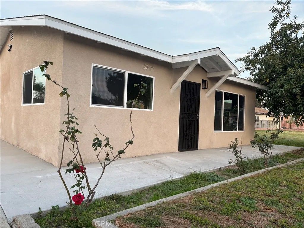 Photo of 6537 San Miguel St, Paramount, CA 90723 (MLS # SR25278716)