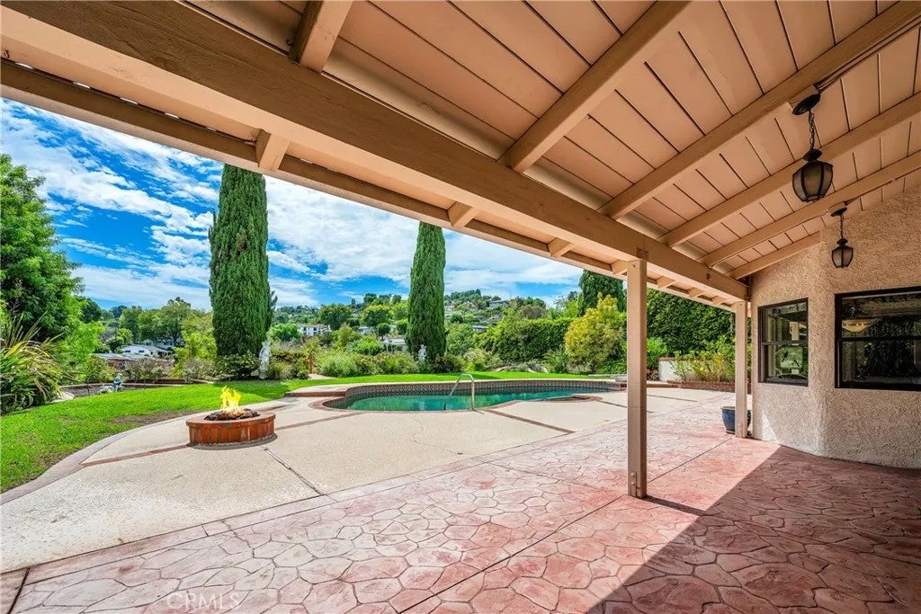 4092 Rousseau Lane