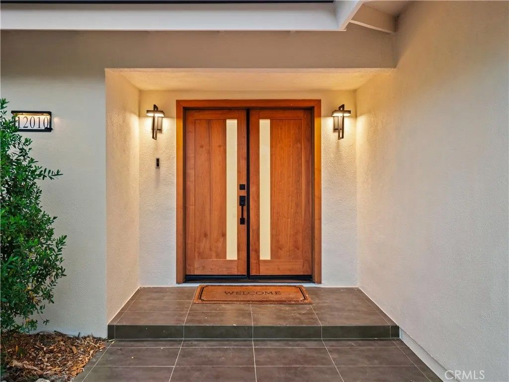 Photo of 12010 Susan Dr, Granada Hills, CA 91344 (MLS # SR26010050)