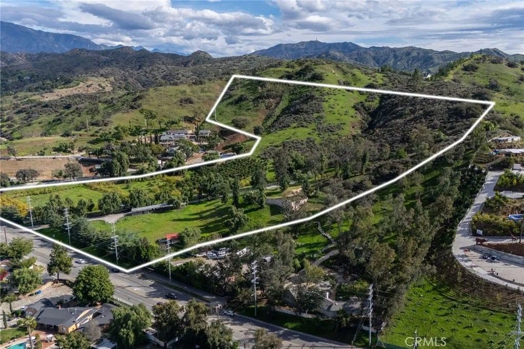 Photo of 9528 N Sunland Blvd, Shadow Hills, CA 91040 (MLS # GD25243706)