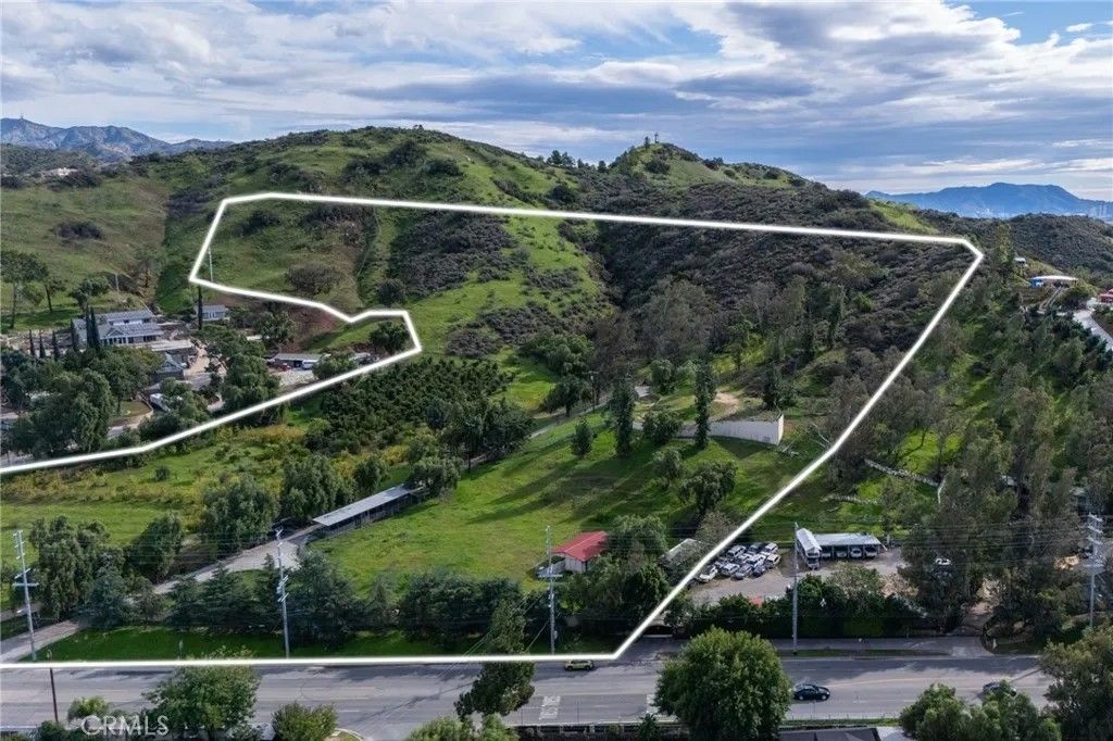 Photo of 9528 N Sunland Blvd, Shadow Hills, CA 91040 (MLS # GD25243706)