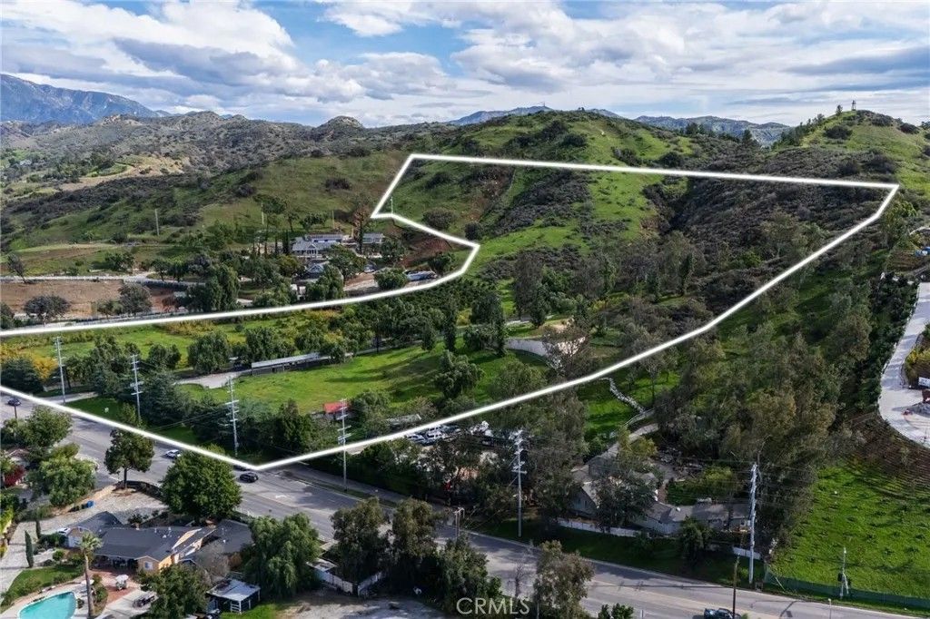 Photo of 9528 N Sunland Blvd, Shadow Hills, CA 91040 (MLS # GD25243706)