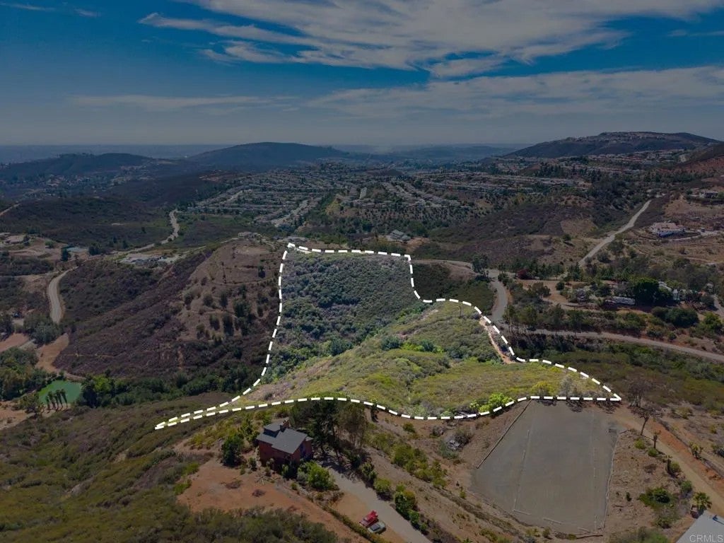 Twin Oaks Valley