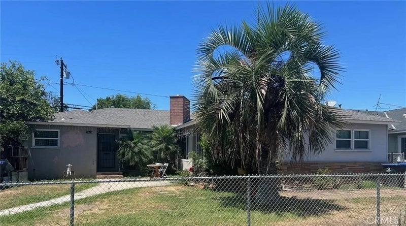 2202 N Bristol