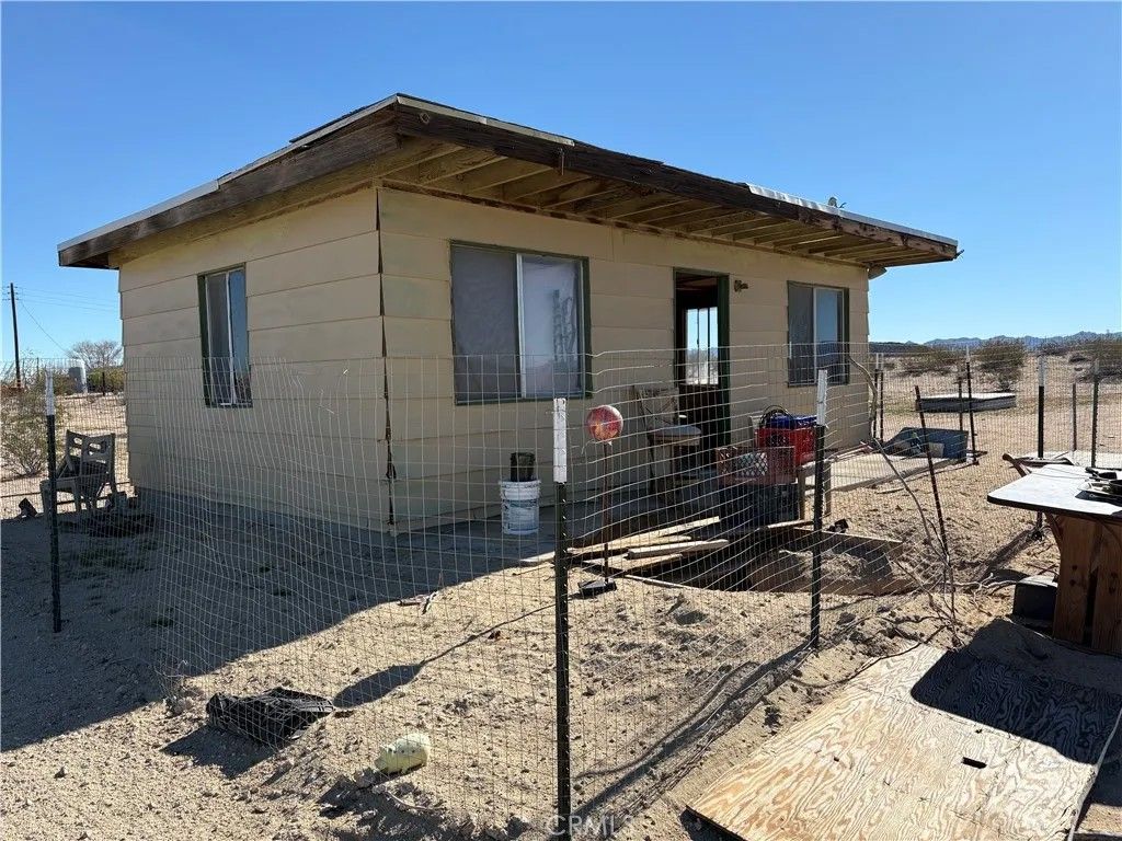 Photo of 64815 Carot, Joshua Tree, CA 92284 (MLS # JT25271930)