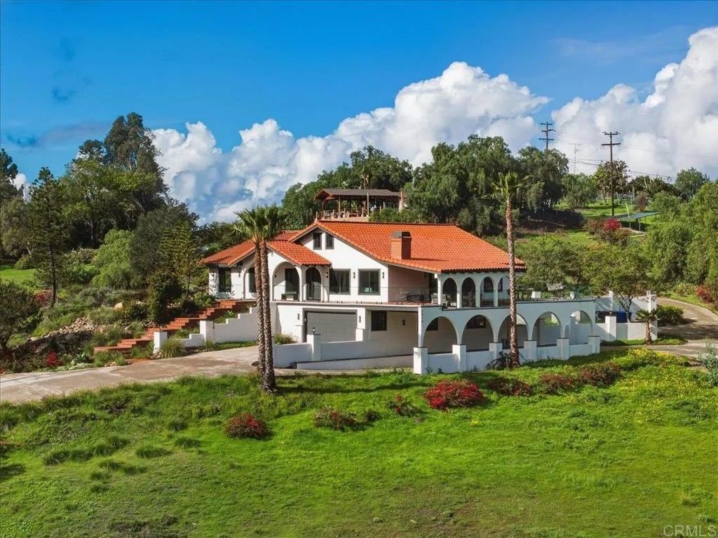 Photo of 2918 Fairview Dr, Vista, CA 92084 (MLS # NDP2600637)