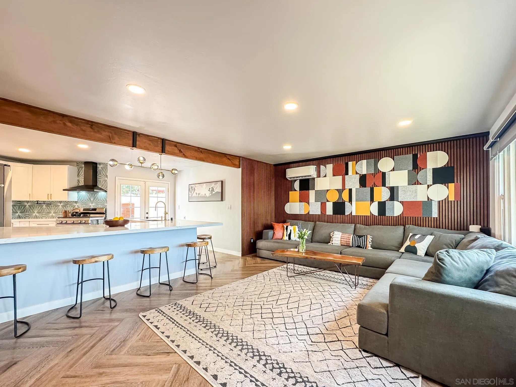 5011 E Mountain View Dr