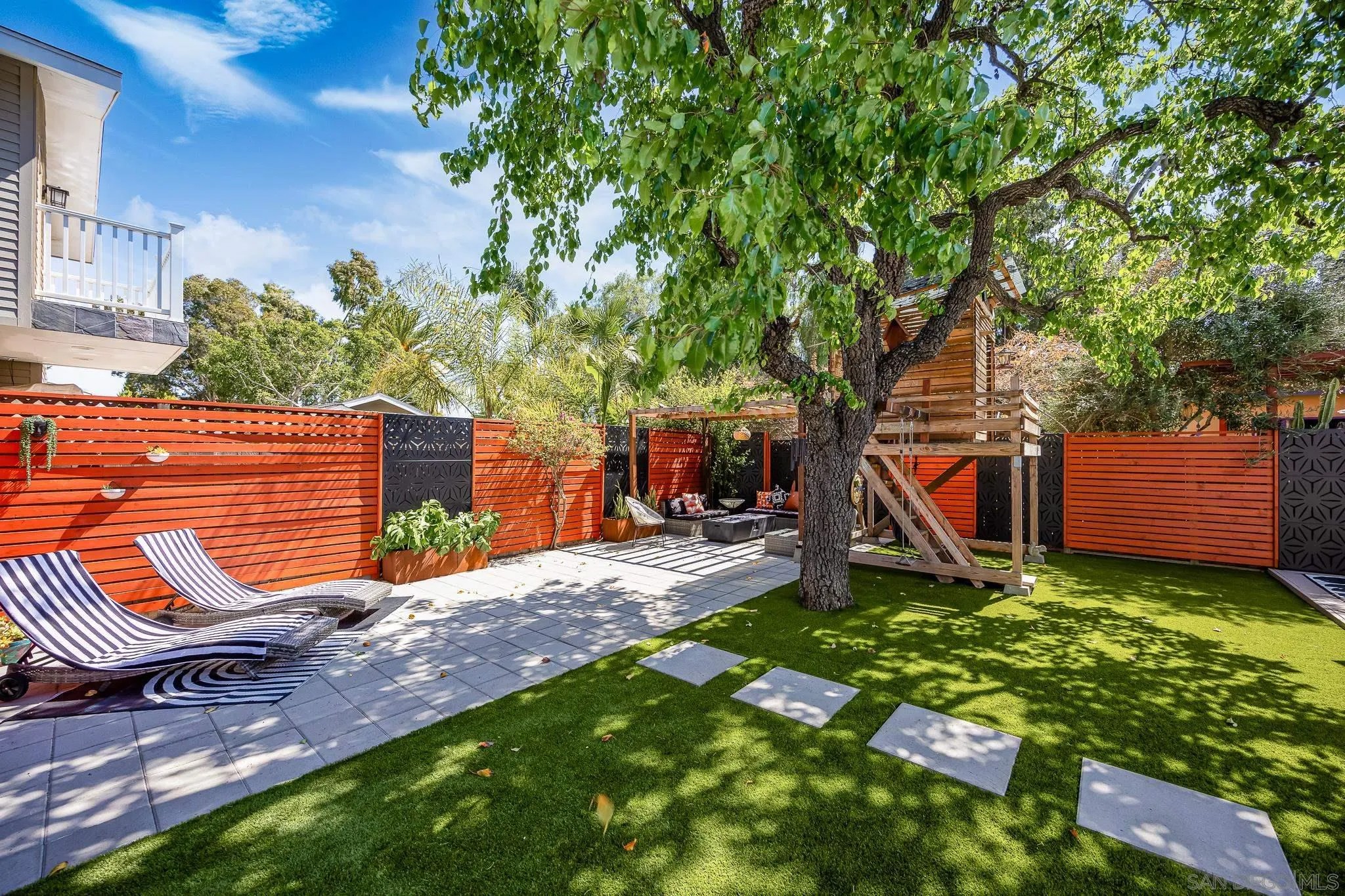 5011 E Mountain View Dr