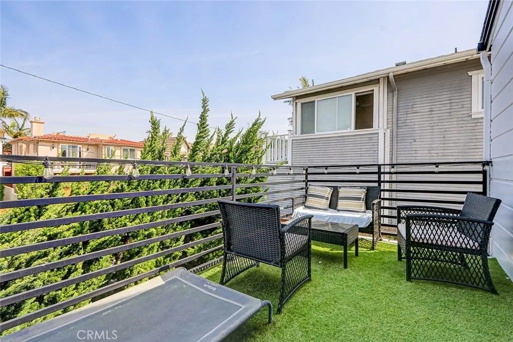 Photo of 944 15th Place, Hermosa Beach, CA 90254 (MLS # SB26069232)