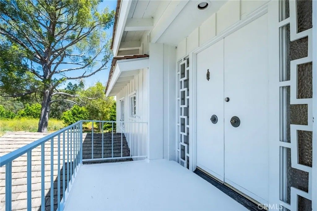 Photo of 2700 Via Campesina, Palos Verdes Estates, CA 90274 (MLS # SB26091305)