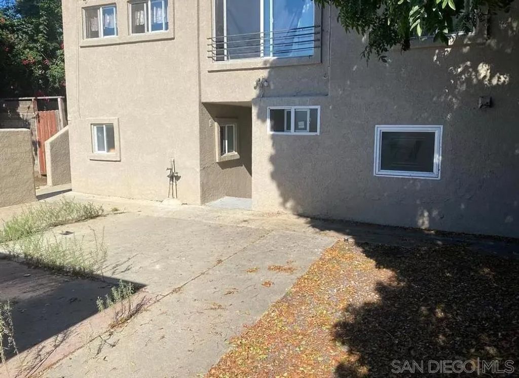 Photo of 528 N Citrus Ave, Vista, CA 92084 (MLS # 2600872)