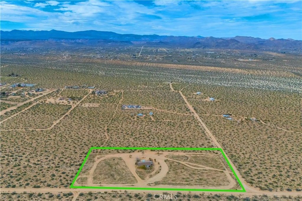 Photo of 492 Surrey Avenue, Landers, CA 92284 (MLS # JT26028273)