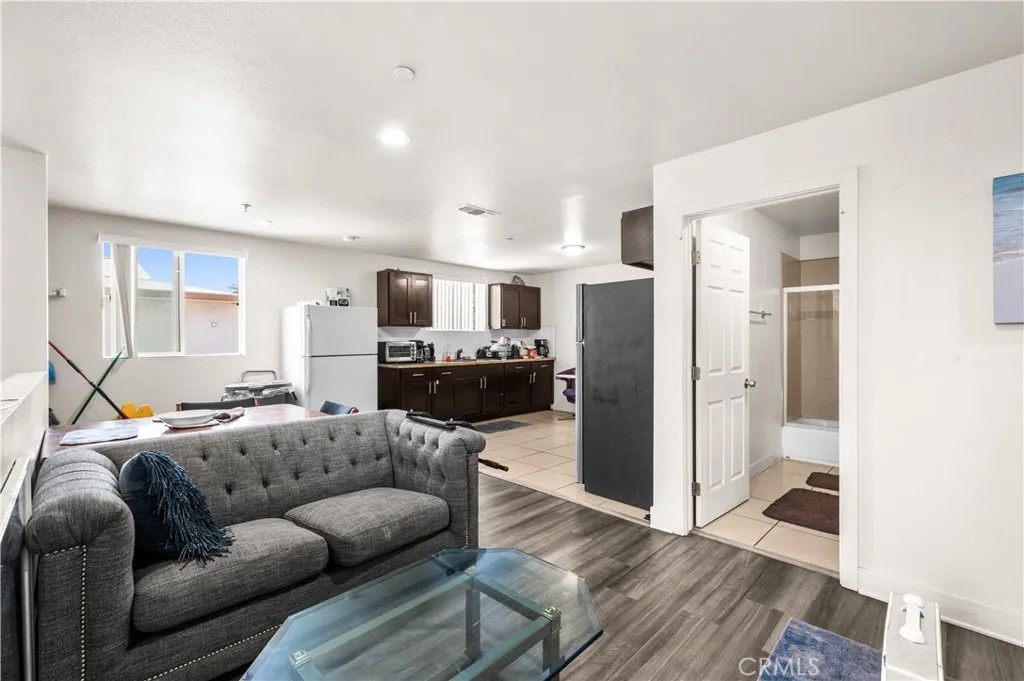844 W 78th Street