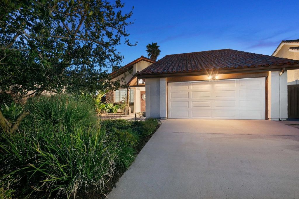Photo of 6433 La Paloma St, Carlsbad, CA 92009 (MLS # 260005276)