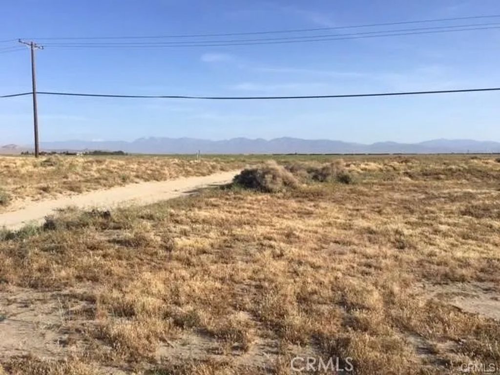 Photo of 93 Avenue J, Roosevelt, CA 93535 (MLS # DW26104656)