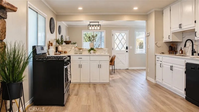 866 Lakewood Drive