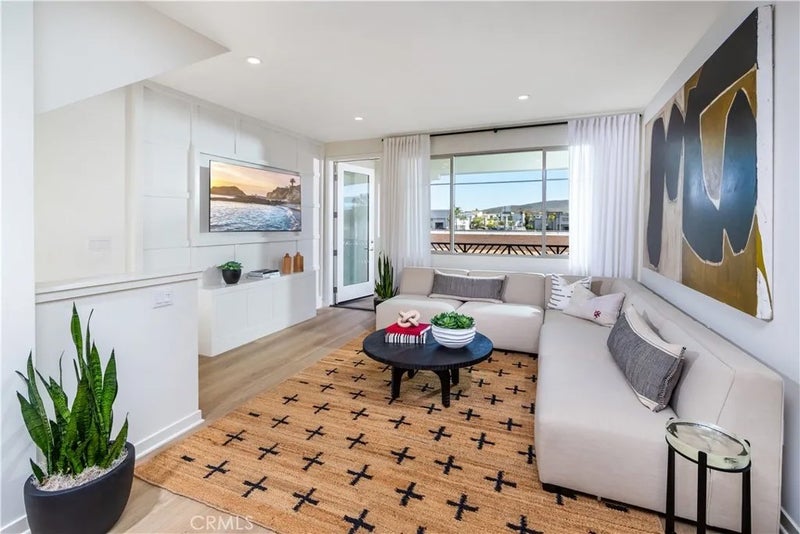 911 Estrella Road