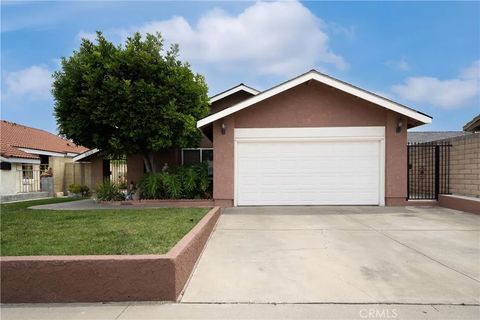 Photo of 3313 S South Lowell St, Santa Ana, CA 92707 (MLS # PW26104521)