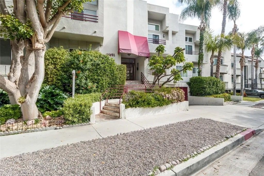 Photo of 14631 Dickens Street #7, Sherman Oaks, CA 91403 (MLS # GD26059573)