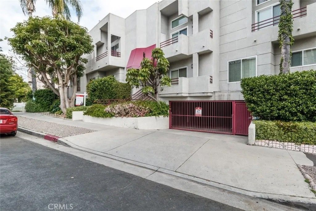 Photo of 14631 Dickens Street #7, Sherman Oaks, CA 91403 (MLS # GD26059573)