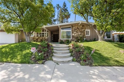 Photo of 4479 Azalia Drive, Tarzana, CA 91356 (MLS # SR26100669)