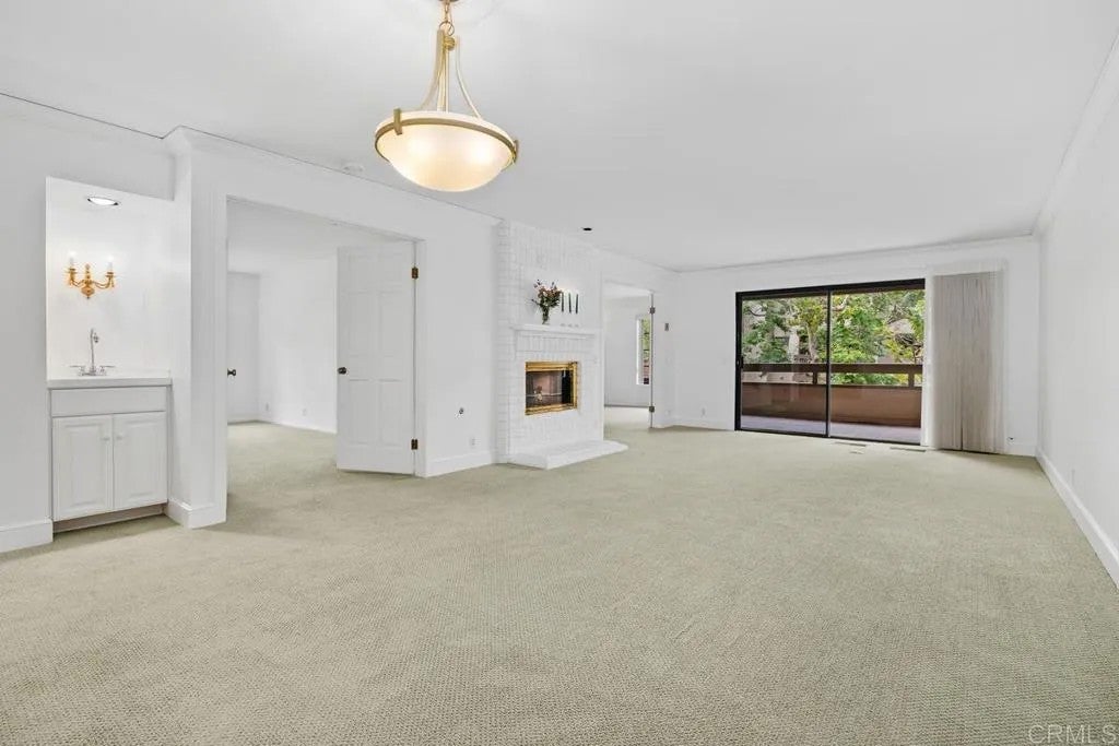 8870 Villa La Jolla Drive 213