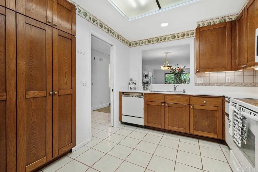 8870 Villa La Jolla Drive 213