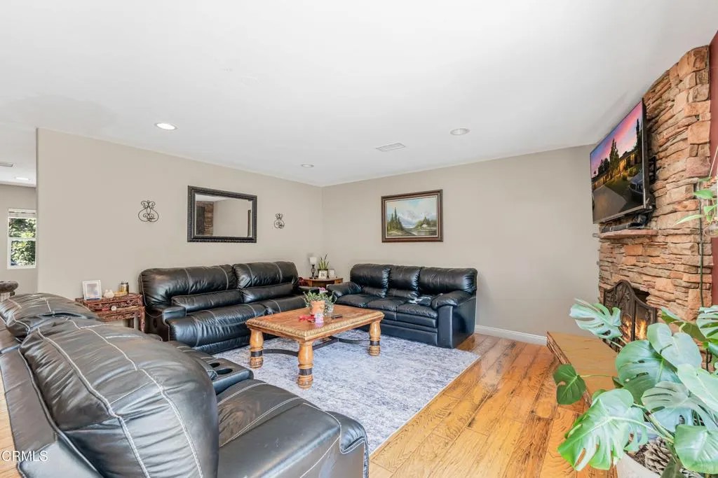 936 El Segundo Drive