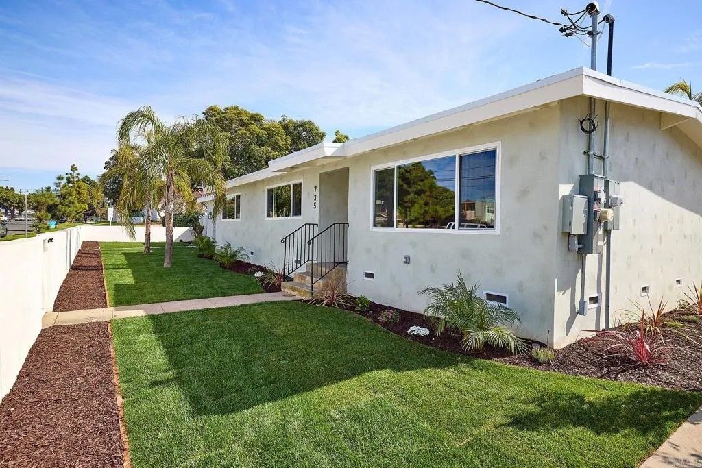 Photo of 735 Pine Avenue, Carlsbad, CA 92008 (MLS # NDP2601379)