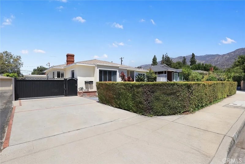 915 N Santa Anita