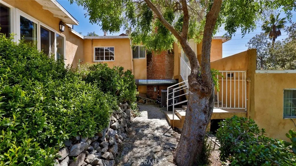 10058 Sunland Boulevard