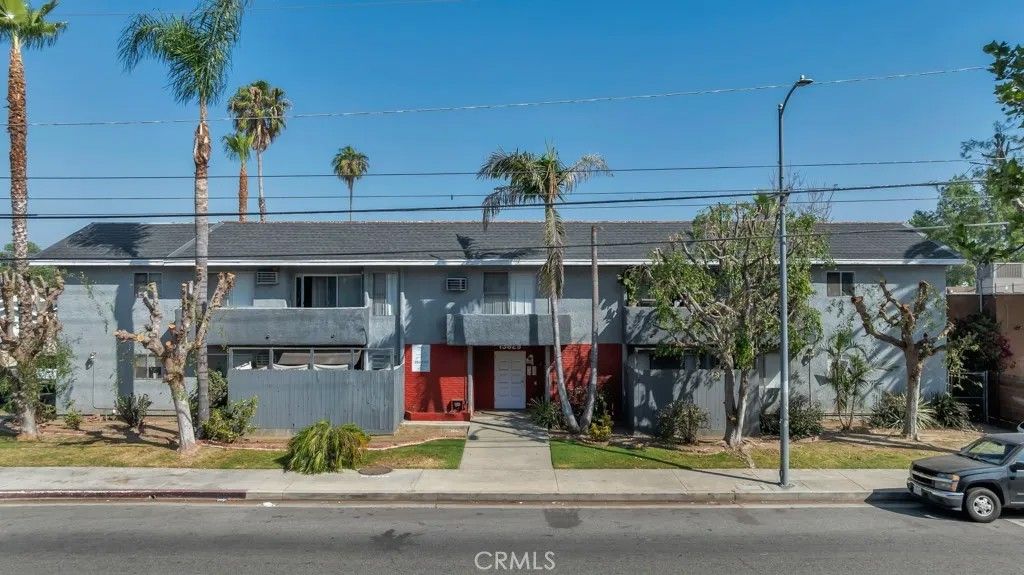 Photo of 13825 Vanowen St, Van Nuys, CA 91405 (MLS # SR26065070)