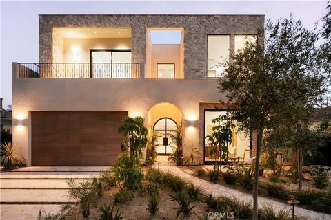 Photo of 14032 Hartsook St, Sherman Oaks, CA 91423 (MLS # GD26057171)