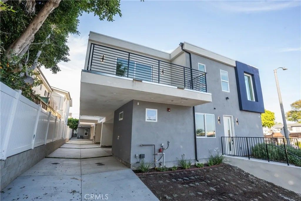 Photo of 2707 Ruhland Ave, Redondo Beach, CA 90278 (MLS # SB26049914)