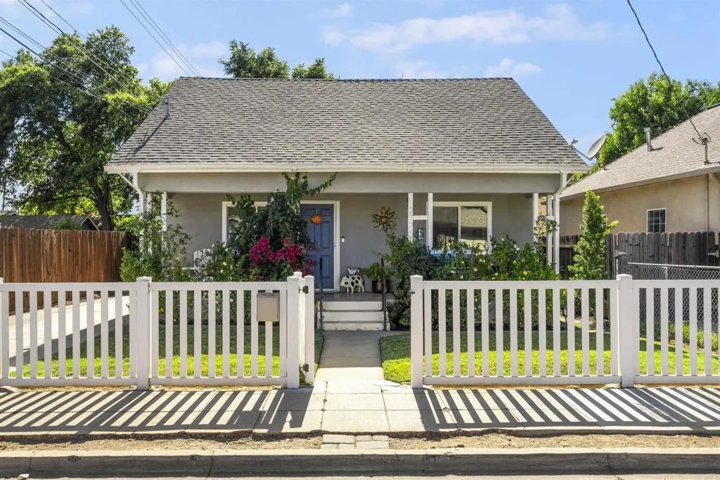 2776 Santa Clara Way