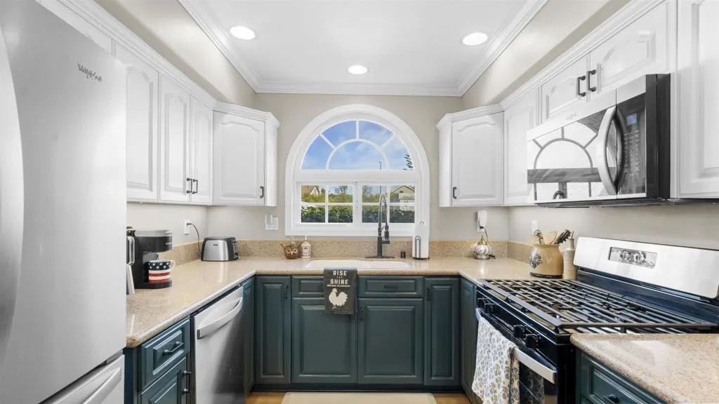 9869 Aldergrove Lane