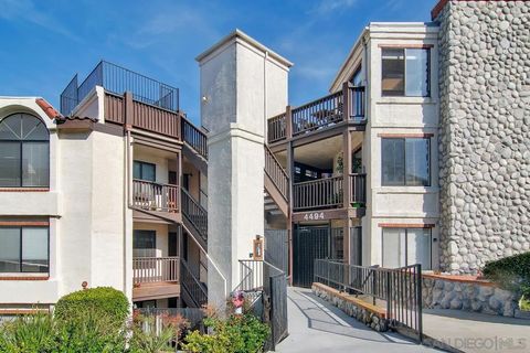 Tiny photo for 4494 Mentone St #6, San Diego, CA 92107 (MLS # 250039197)